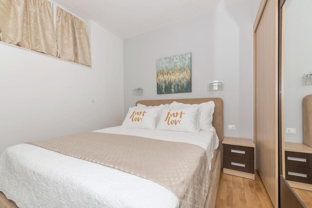 Long Apartment Makarska Exterior photo