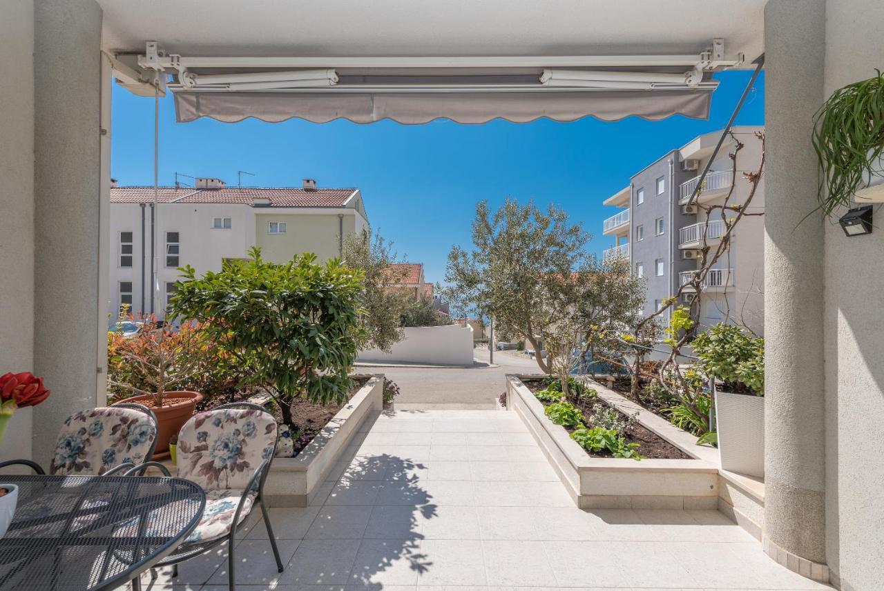 Long Apartment Makarska Exterior photo